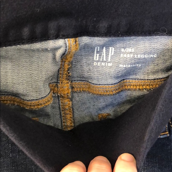 Gap Maternity 6 / 28 Short - Picture 3 of 4